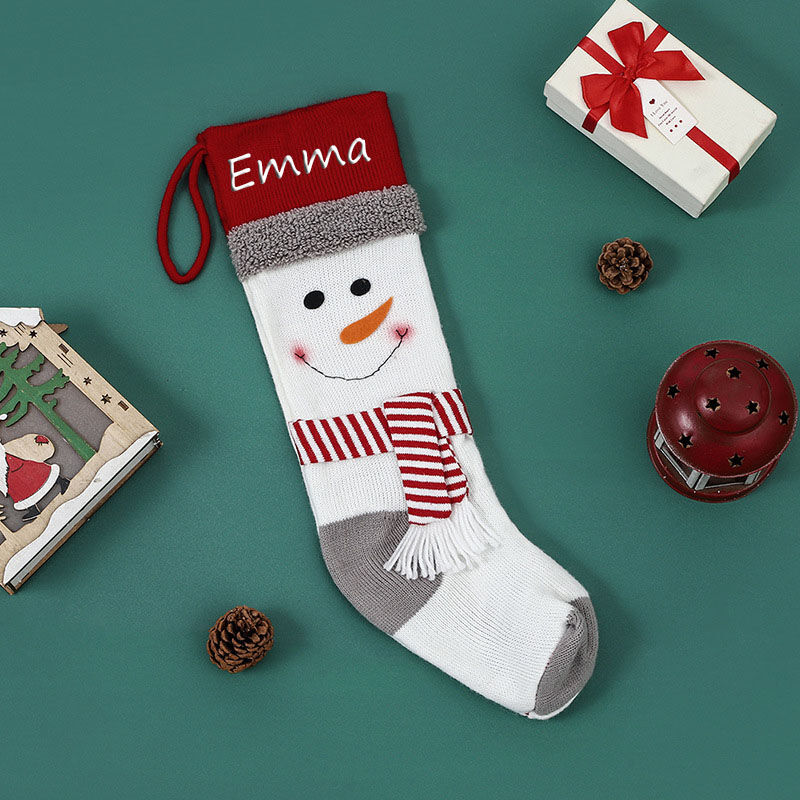 Calcetines de navidad personalizados de nombre estampado de muñeco de nieve color gris