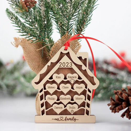 Decoración navideña personalizada con nombre grabado de madera con forma de casa