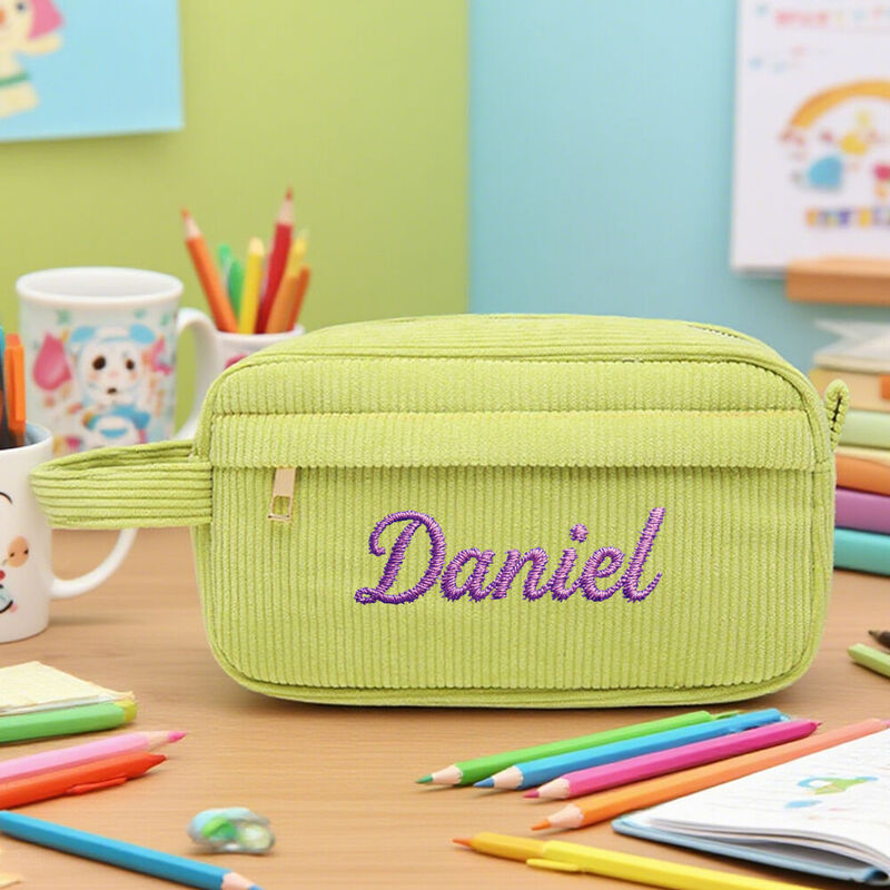 Individuell gestaltete Cord-Stifttasche mit gesticktem Namen Tasche für Kleinigkeiten für Kinder