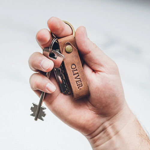 Porte-clés simple en cuir avec lettrage personnalisé