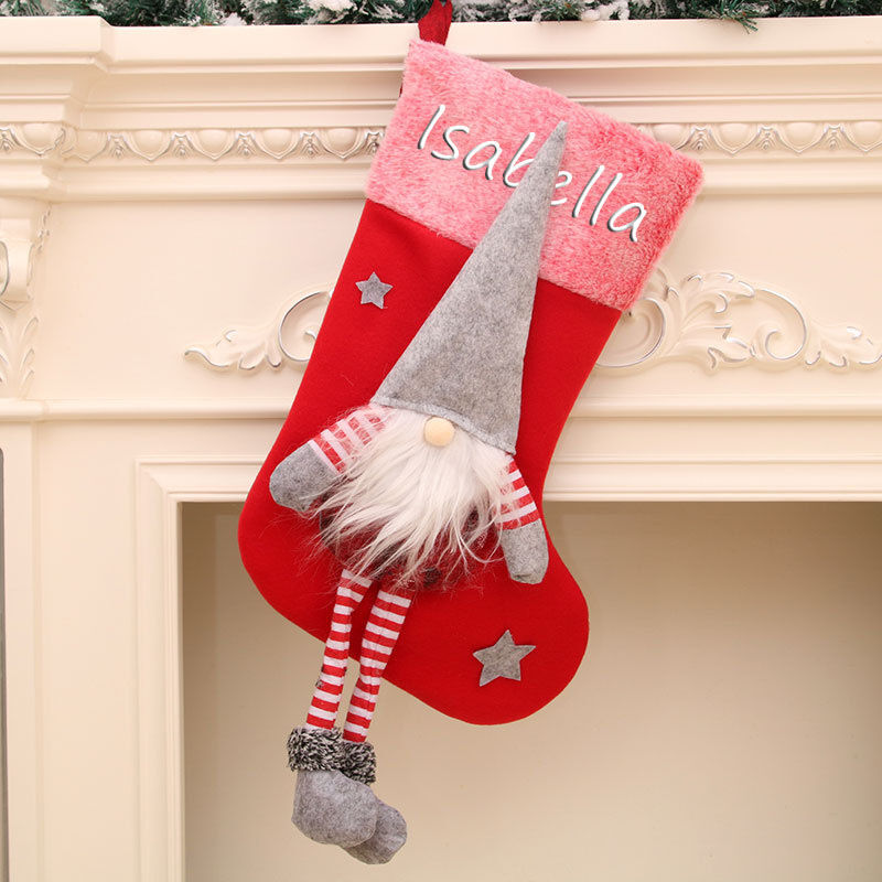 Calcetines de navidad personalizados con el nombre y gnomo navideño del sombrero gris
