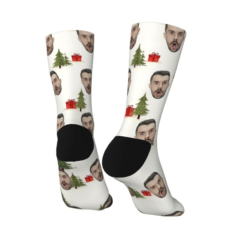 Individuelle Socken mit Gesicht und Weihnachtsbaummuster mit Foto als Weihnachtsgeschenk