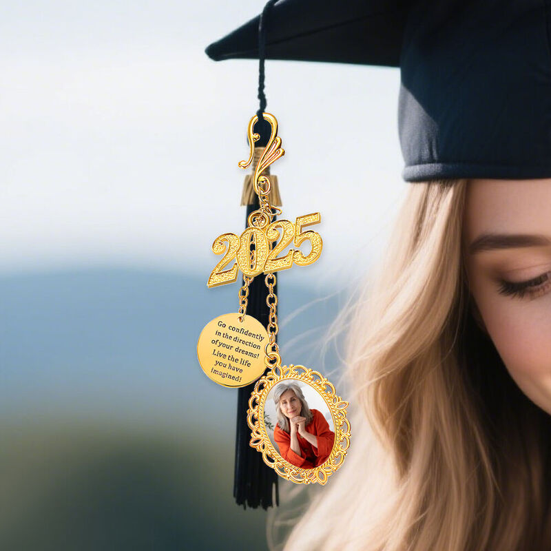 Personaliza las borlas de graduación para agregar fotos de tus seres queridos como regalos de recuerdo. Colgante con foto de recuerdo.