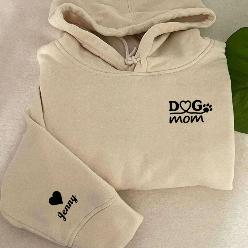 Sudadera con capucha personalizada bordada con nombre de huellas de mascotas y corazón para mamá