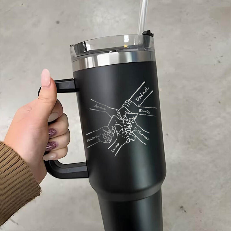 Personligt namn Tumbler med händer mönster Varm present till familjen