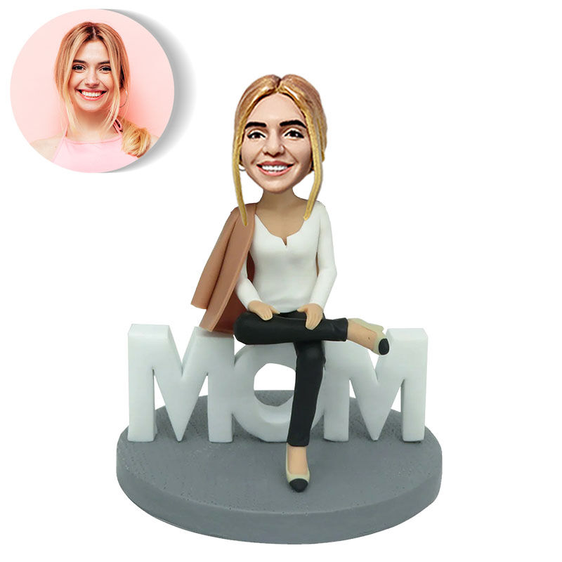 Bambola Bobblehead personalizzata con testa personalizzata di donna che indossa abiti casual per la mamma