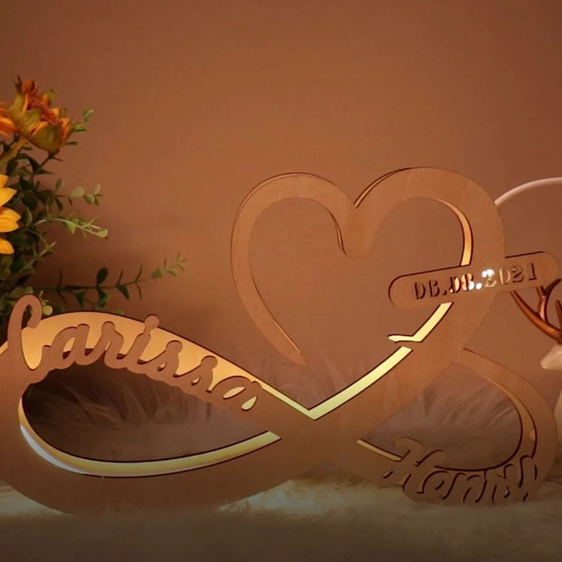 Individuelle Name Holz Graviert Herz und Unendlichkeit Tabelle Holz Lampe