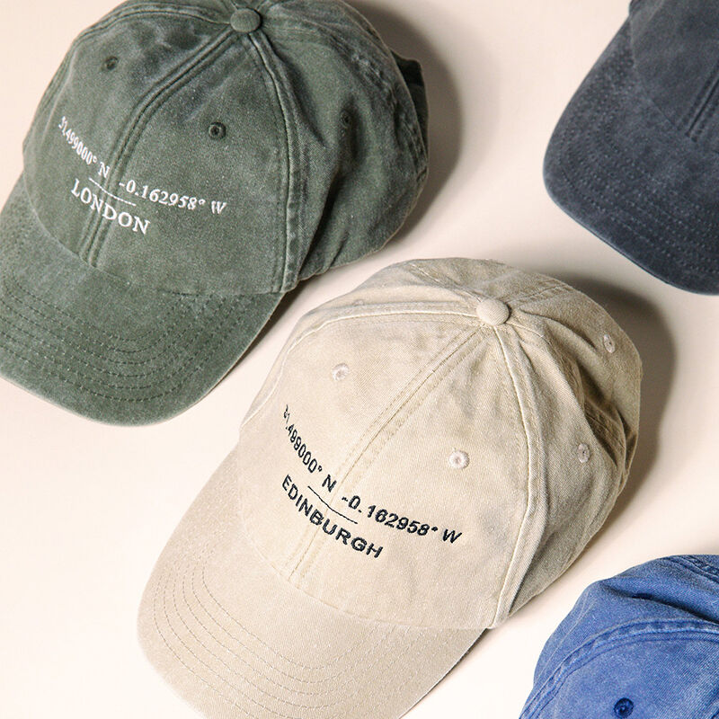 Cappello personalizzato con ricamo personalizzato delle coordinate della località speciale Regalo unico per persona amata