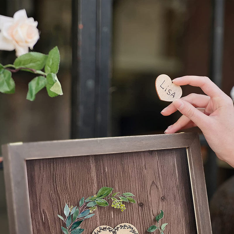 Libro degli ospiti di legno quadrato per matrimoni rustici con inserti, personalizzato con il motivo della ghirlanda di nomi