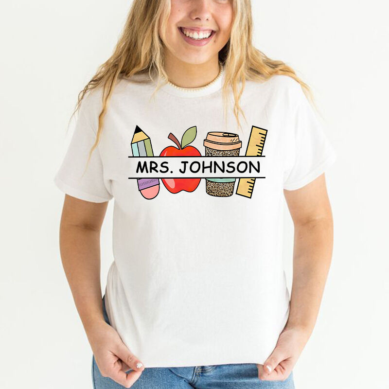 Personalisiertes T-Shirt Bleistift Apple Coffee Rule Pattern Design Perfektes Geschenk für Lehrer