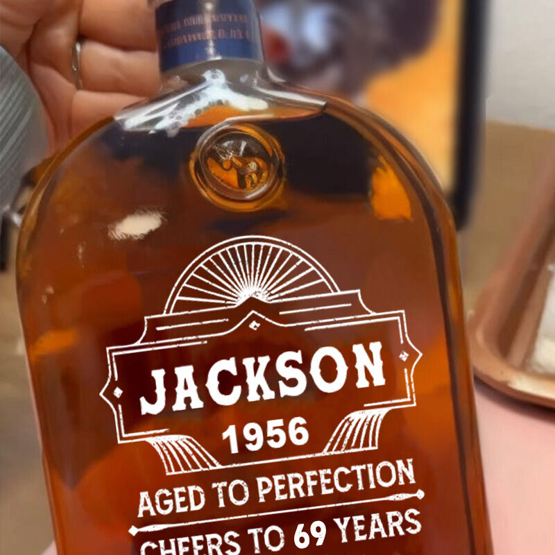Bouteille de whisky personnalisée avec nom un cadeau classique pour les amis