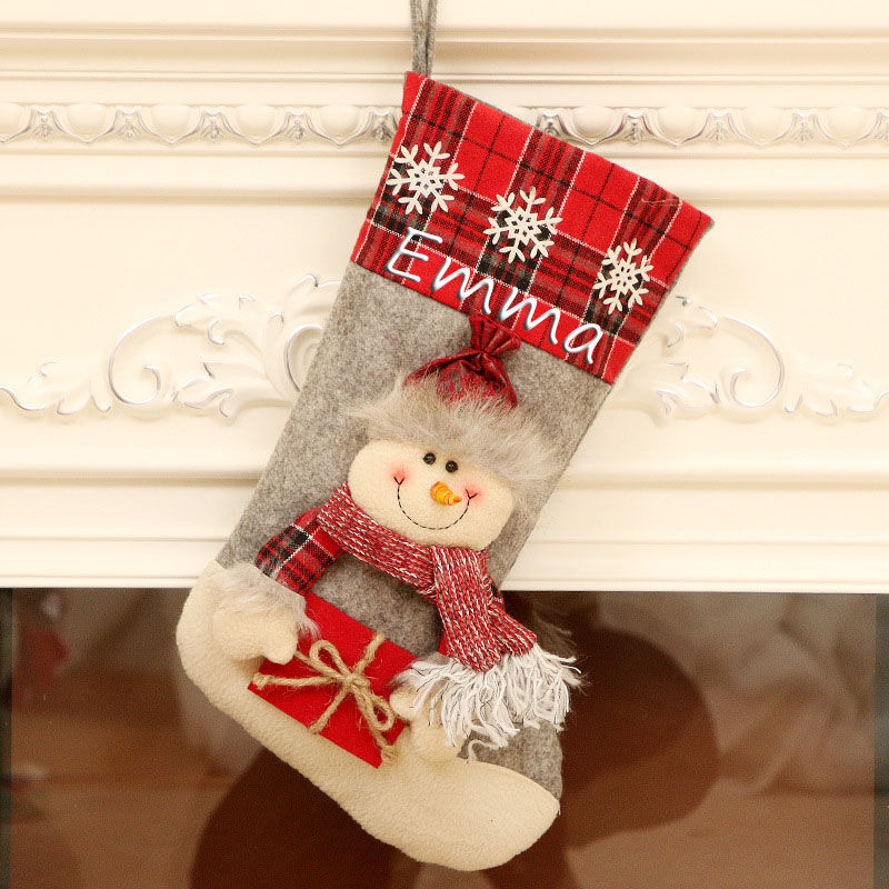 Calcetines navidad chimenea personalizado con nombre de muñeco de nieve gris