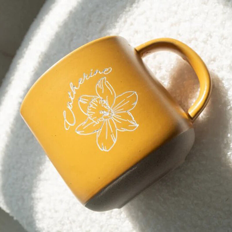Personlig keramikmugg med personliga födelsedagsblommor och namn Härlig födelsedagspresent
