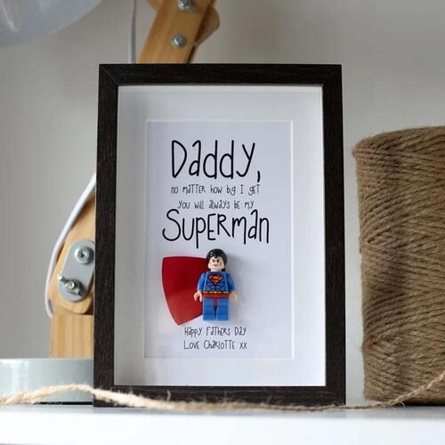 Cornice Personalizzato con Supereroe e Nome Super Uomo per Papà