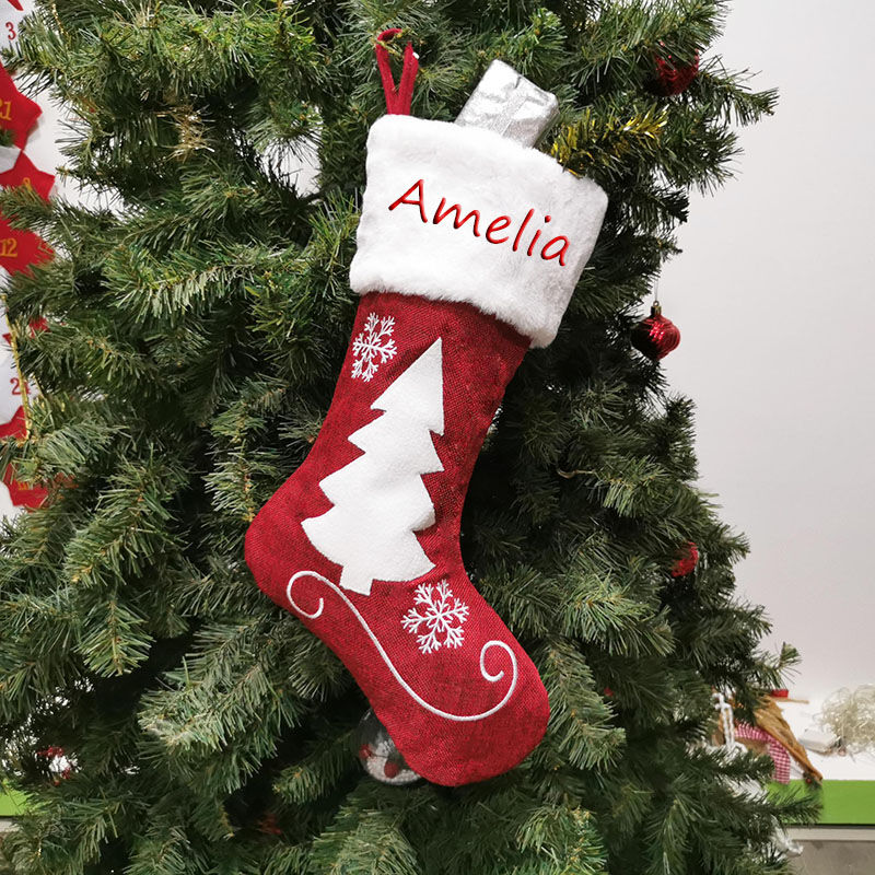 Calcetines navideños personalizado con nombre de pino rojo