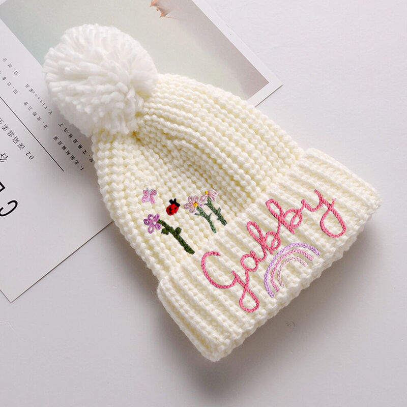 Personalisierte Strick-Pom-Pom-Mütze kundenspezifisch gestickter Name und Blume Baby-Geschenk