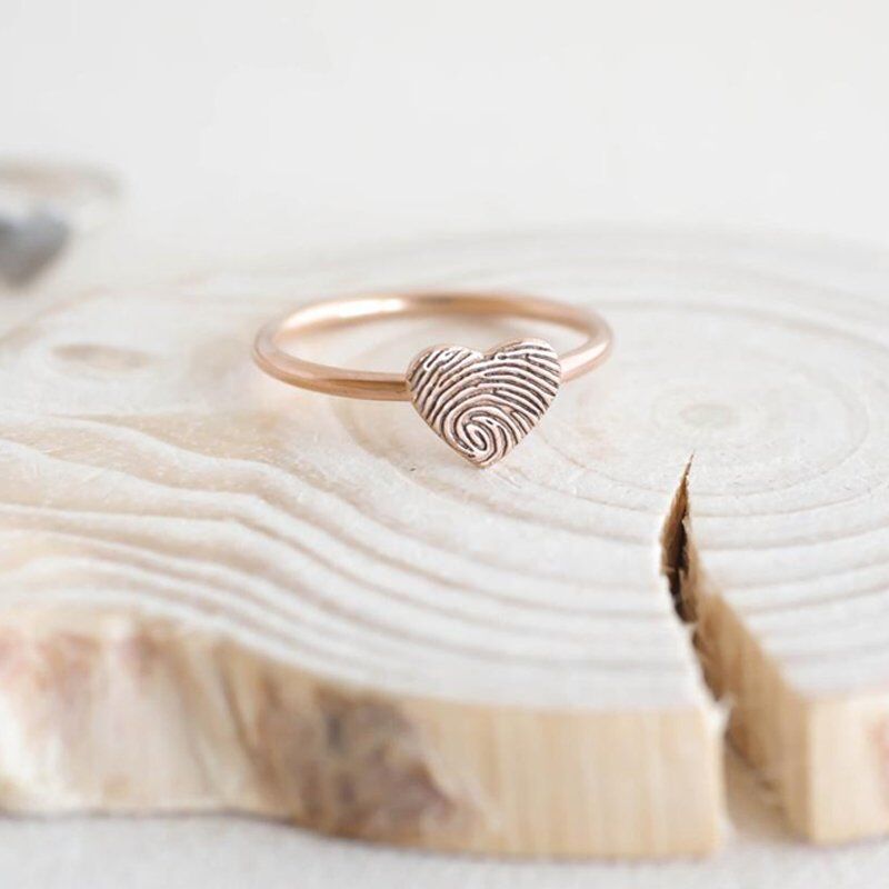 Anillo minimalista personalizado de huella dactilar en forma de corazón