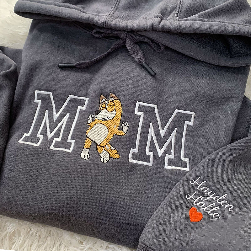 Personalisierte Hoodie bestickt Cartoon Mama Hund mit benutzerdefinierten Namen Design Perfektes Geschenk zum Muttertag