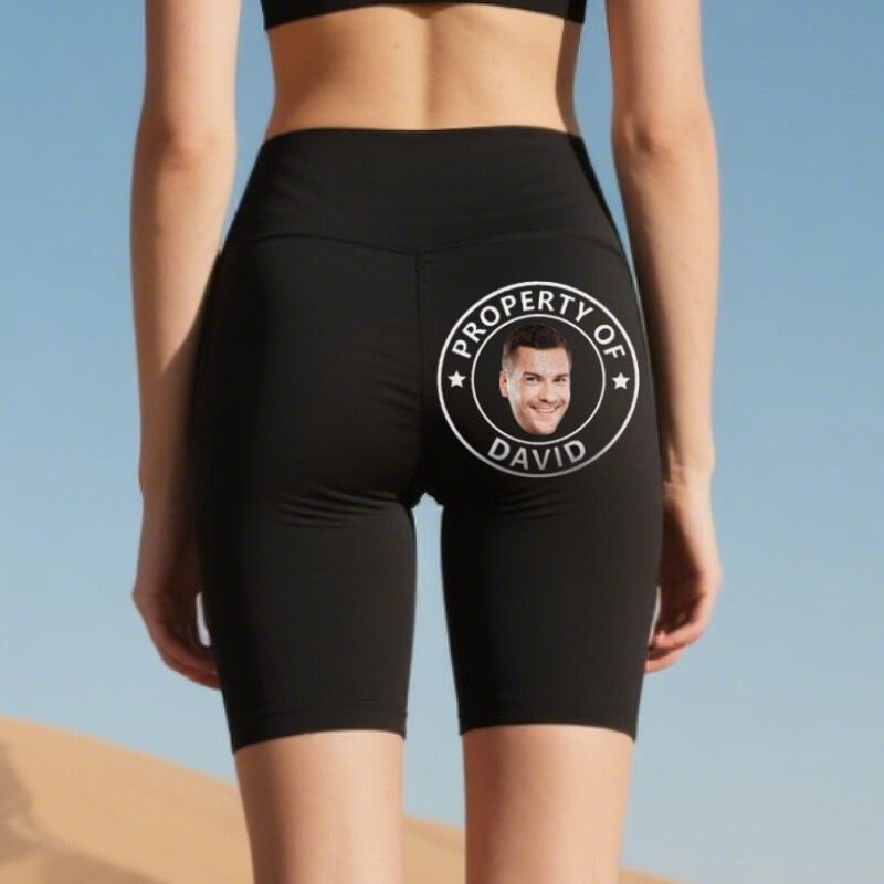 Leggings de motociclista personalizados con el emblema "Propiedad de ti". Diseño creativo. Regalo para tu pareja.