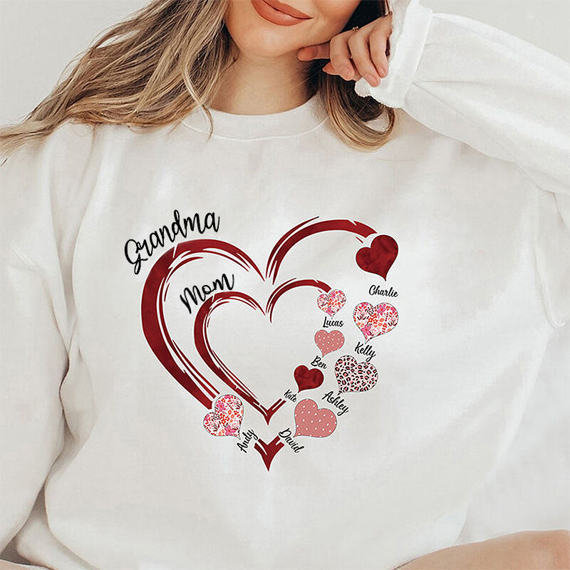 Personalisiertes Sweatshirt Oma und Mama Herzschleife Buntes Design Perfektes Geschenk zum Muttertag