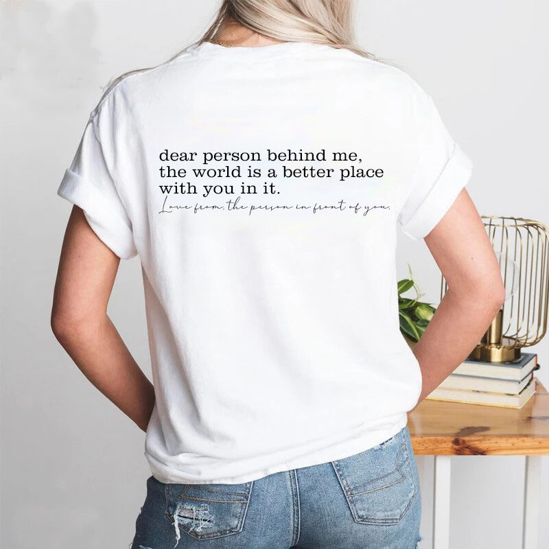 T-shirt con stampa "Dear Person Behind Me, The World Is A Better Place With You In It" per la Super Mamma
