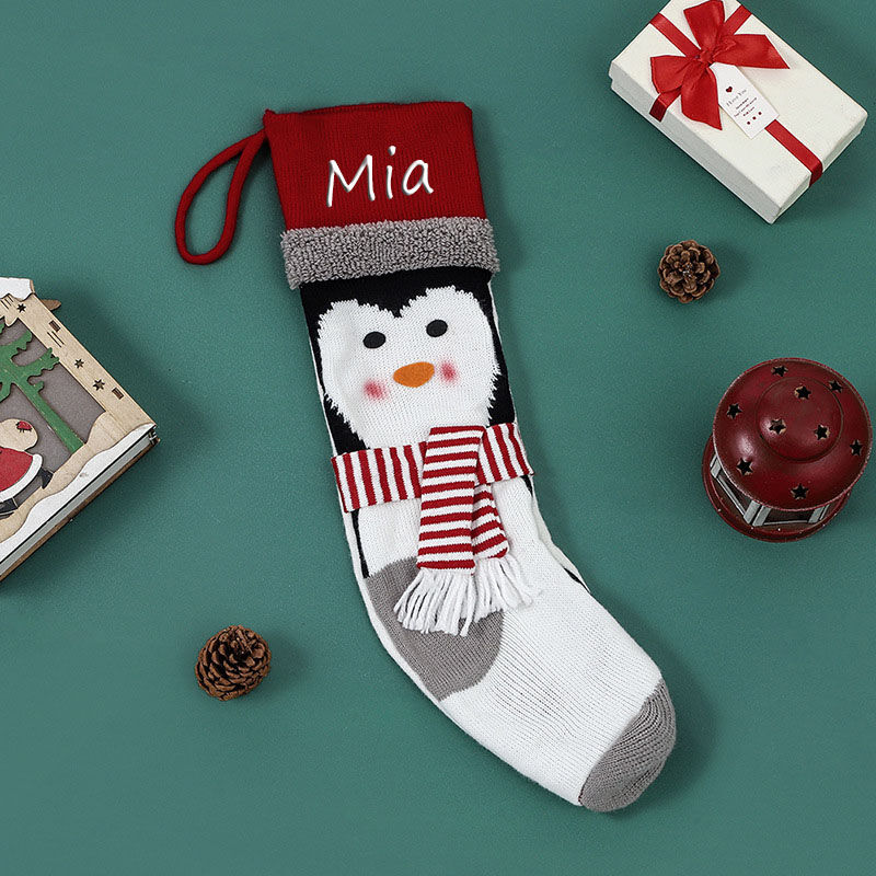 Calcetines de navidad personalizados de nombre estampado de pingüino color blanco regalo para niños
