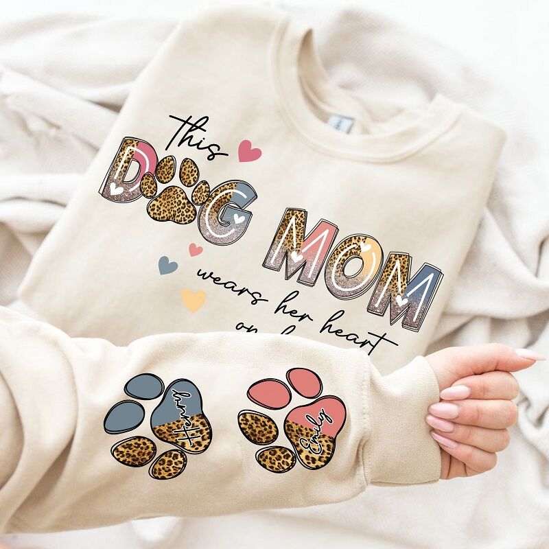 Personalisiertes Sweatshirt Dieser Hund Mama trägt ihr Herz auf ihrem Ärmel attraktives Geschenk für Haustier liebende Mutter