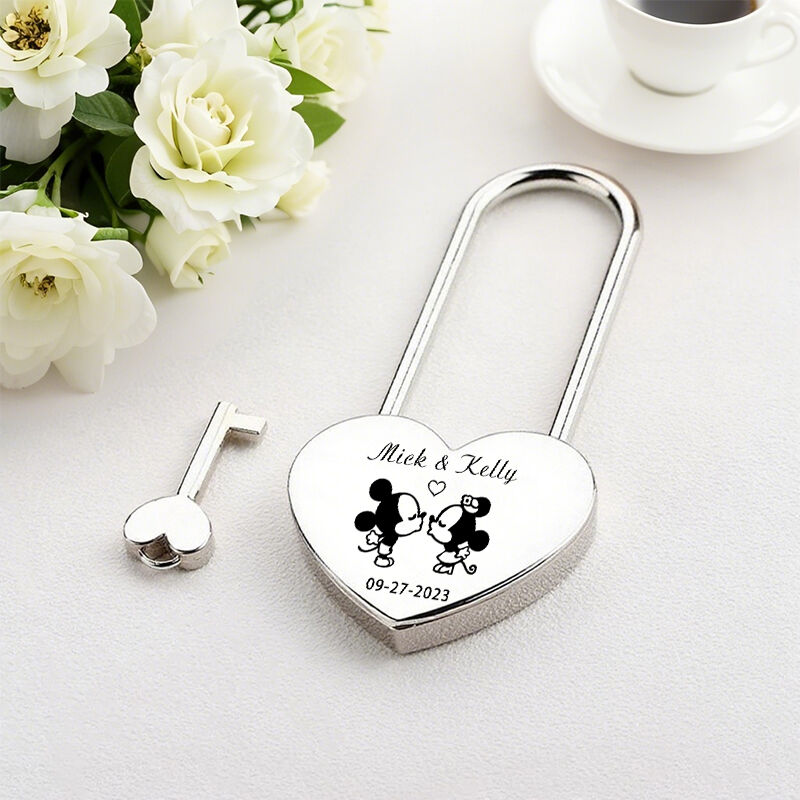 Candado de corazón personalizado con diseño de pareja de ratones besándose, nombres personalizados y fecha, regalo para aniversario