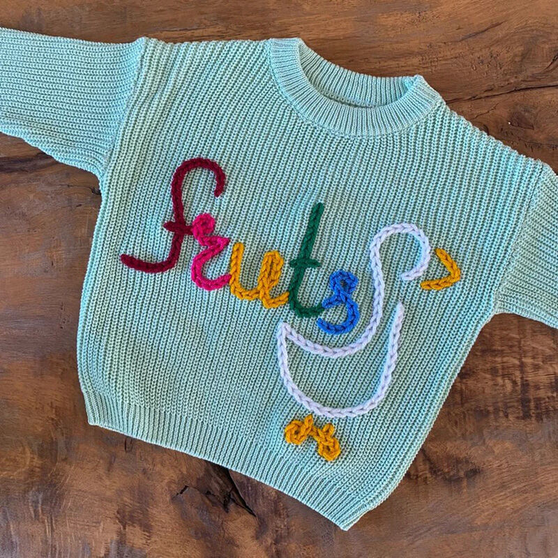 Suéter hecho a mano personalizado con nombre en forma de pato y texto de color aleatorio para niños
