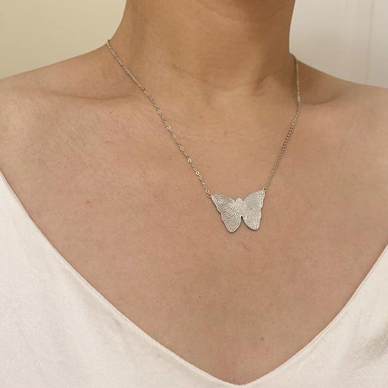 Personalisierte Fingerabdruck-Halskette mit eingravierten Namen Schmetterlings-Halskette