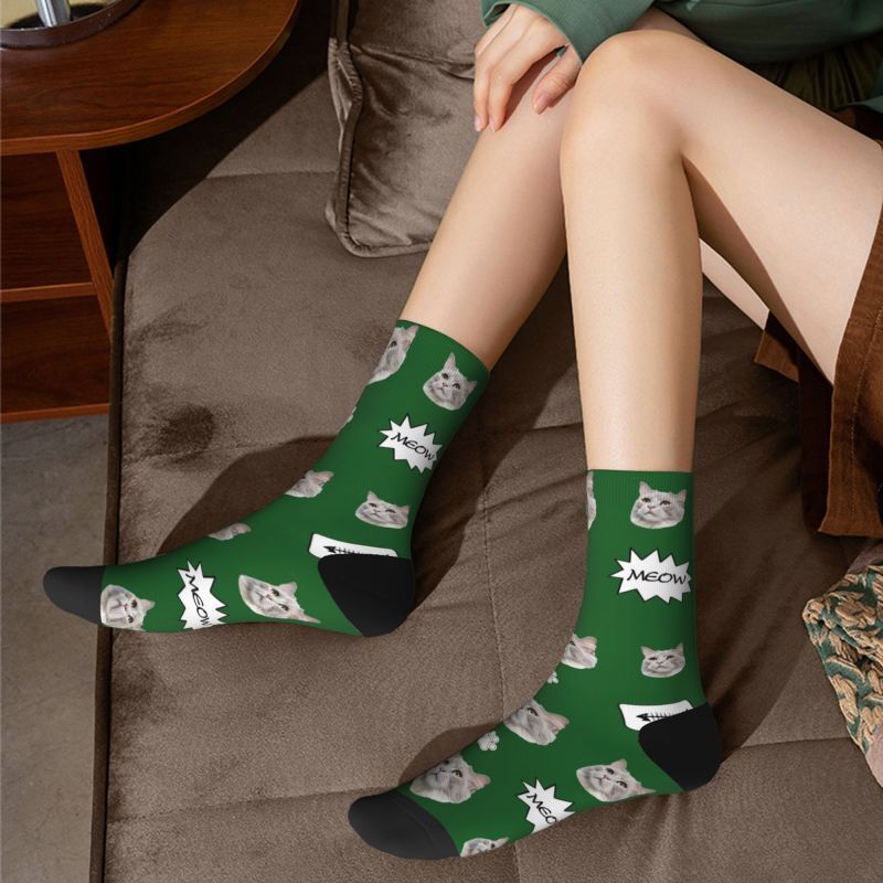 Chaussettes à facettes personnalisées avec photo de chat ajoutées comme cadeau pour les amoureux des animaux de compagnie