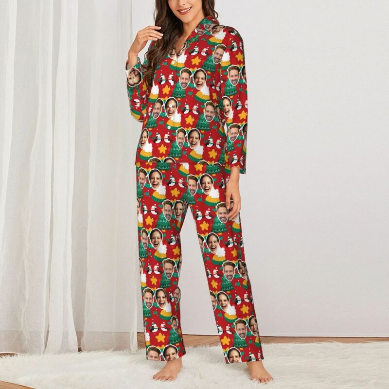 Personalisierte Pyjamas mit individuellem Foto Niedliches Pinguinpaar Weihnachtsbaum Muster Design Geschenk für Verliebte