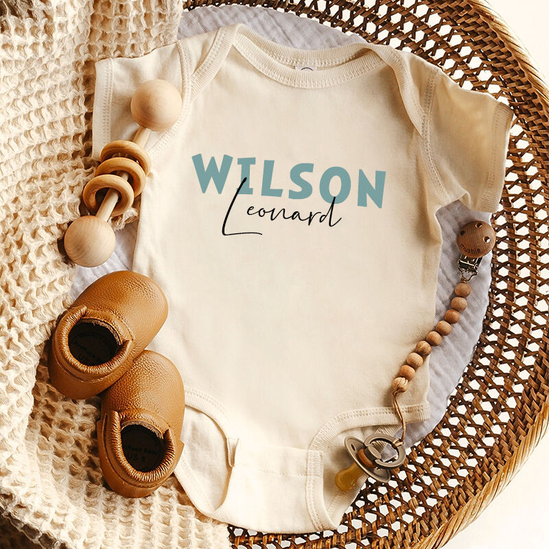 Onesie Bébé Personnalisé Nom Personnalisé Police de Caractère Artistique Cadeau de Douceur de Bébé Unique pour Nouvelle Maman Famille