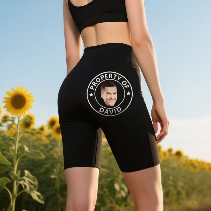 Leggings de motociclista personalizados con el emblema "Propiedad de ti". Diseño creativo. Regalo para tu pareja.