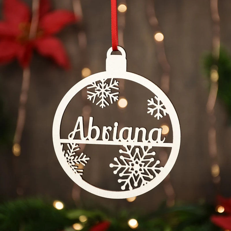 Personalized Wooden Round Custom Name Christmas Decoration With Snowflake Pattern