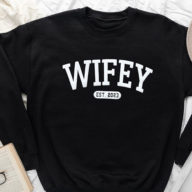 Personalisiertes Sweatshirt mit 3D-Text als warmes Geschenk für meine Frau