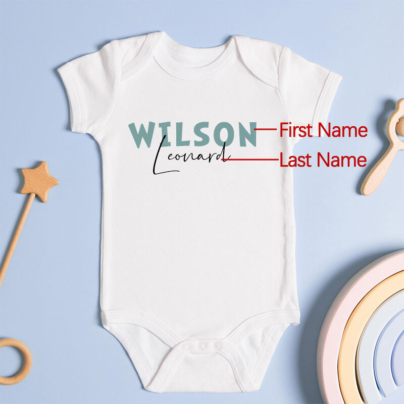 Onesie Bébé Personnalisé Nom Personnalisé Police de Caractère Artistique Cadeau de Douceur de Bébé Unique pour Nouvelle Maman Famille