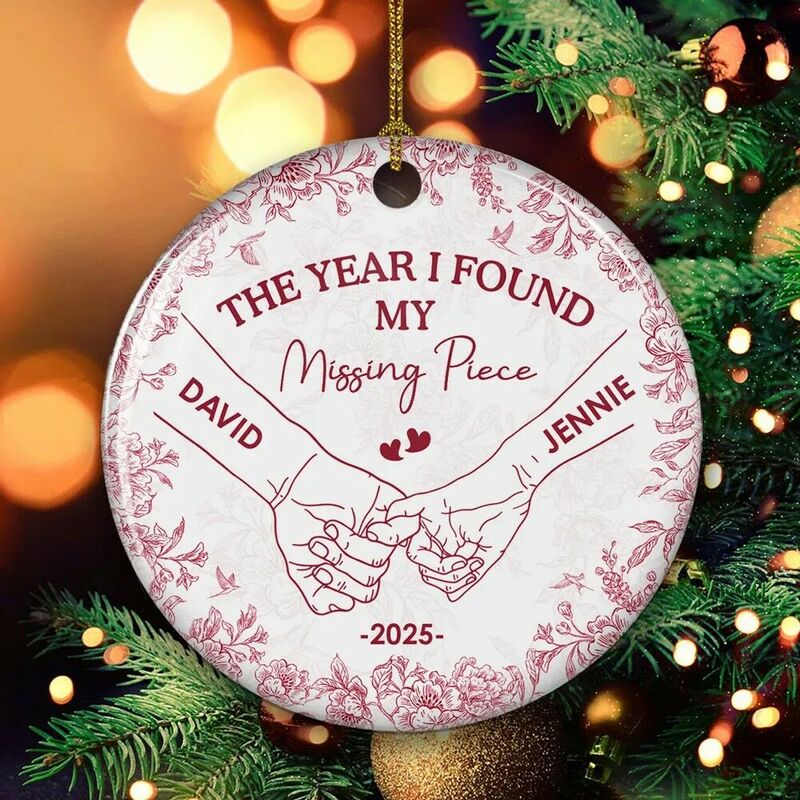 Pendentif personnalisé représentant deux mains jointes avec noms personnalisés du couple cadeau de Noël