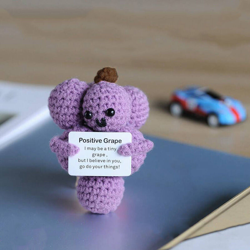 Muñeca de ganchillo con forma de uva, hecha a mano, regalo sencillo para niños
