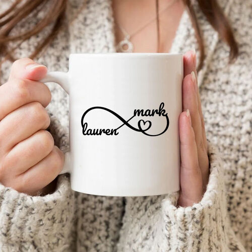 Personalisierte Tasse Infinity mit Paarnamen und Herz