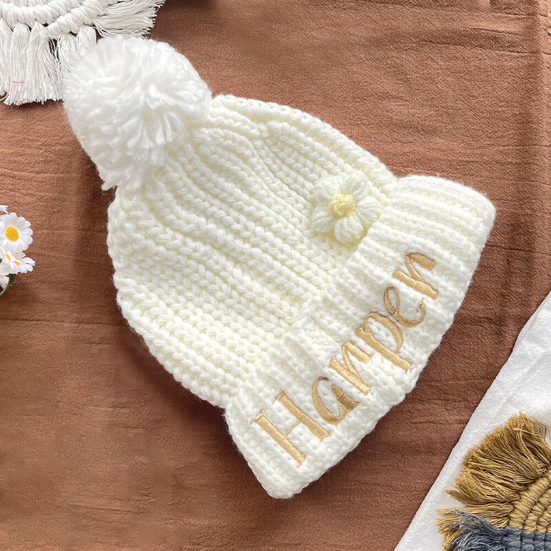 Personalisierte Baby-Mütze mit gesticktem Namen und Wollblumen Geschenk for Neugeborene