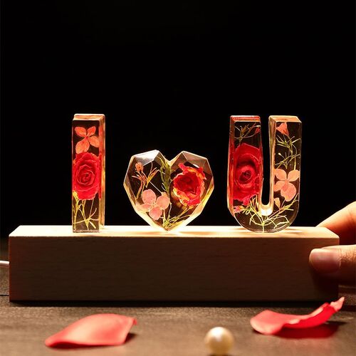 Lámpara de flores secas personalizada con letras de resina para amante