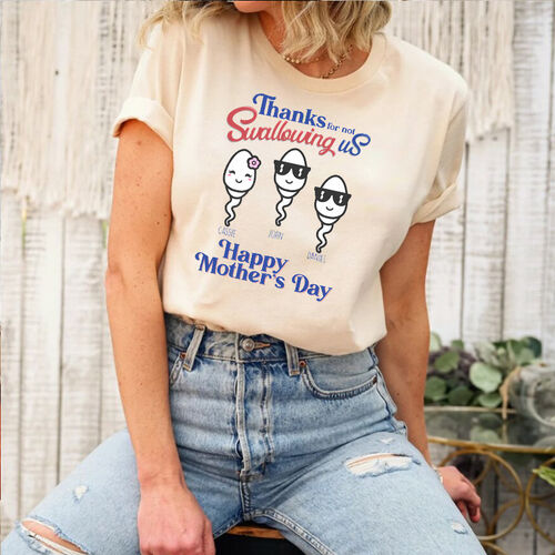 Personalisiertes T-Shirt mit individuellem Namen und niedlichem Muster als Muttertagsgeschenk
