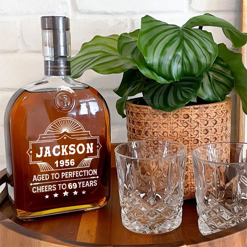 Bouteille de whisky personnalisée avec nom un cadeau classique pour les amis