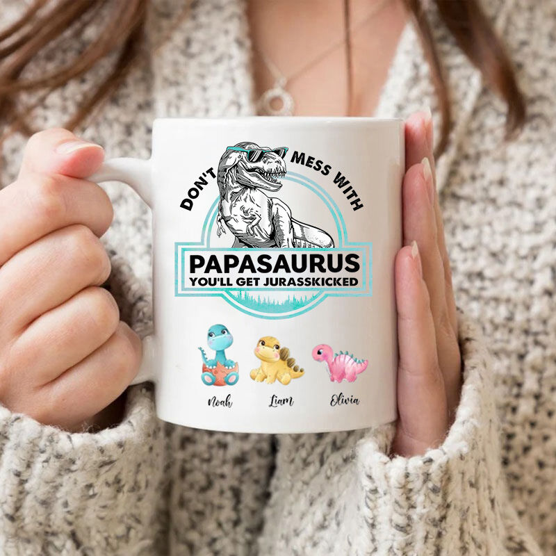 Personalisierte Namenstasse mit Papasaurus-Muster Klassisches Geschenk zum Vatertag "You'll Get Jurasskicked"