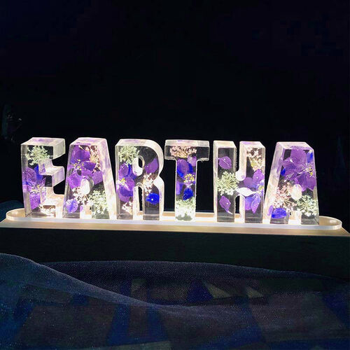 Lampada LED Personalizzata con Nome Lettera e Fiori Secchi di Resina Petalo Scura Viola