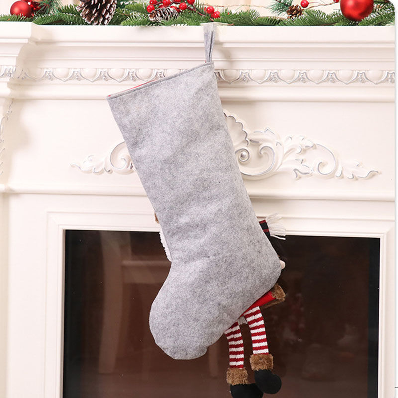 Calcetines navideños personalizado del enano con el sombrero a cuadros