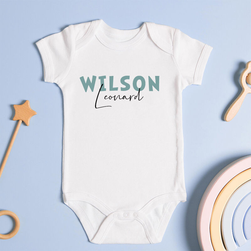 Onesie Bébé Personnalisé Nom Personnalisé Police de Caractère Artistique Cadeau de Douceur de Bébé Unique pour Nouvelle Maman Famille