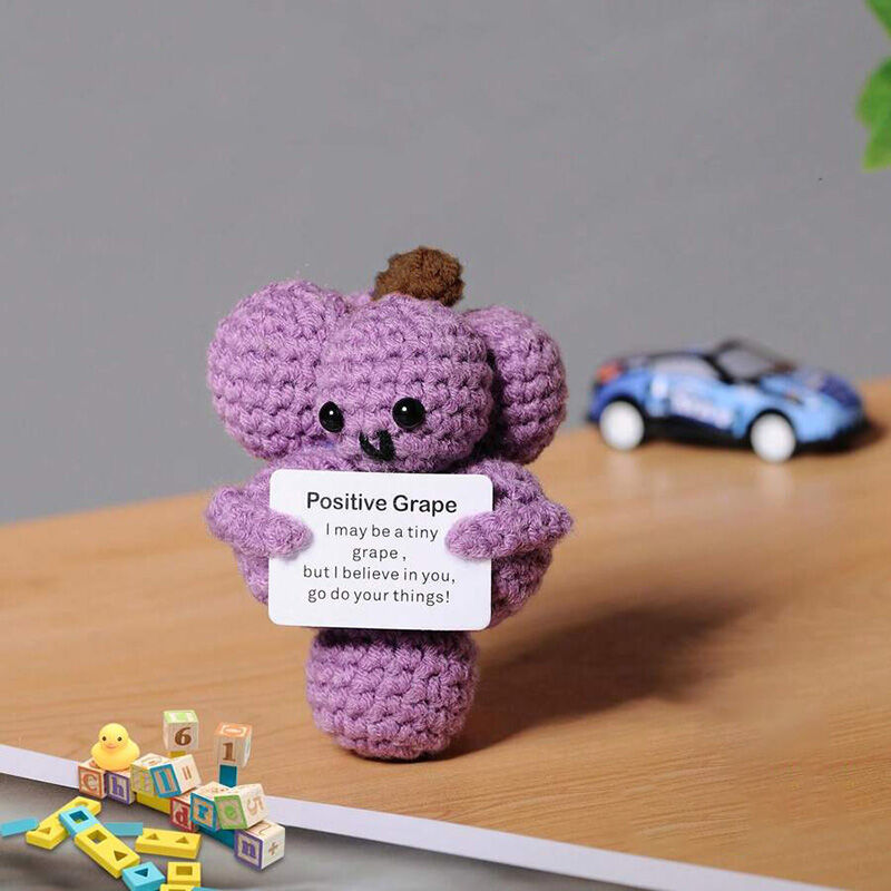 Muñeca de ganchillo con forma de uva, hecha a mano, regalo sencillo para niños