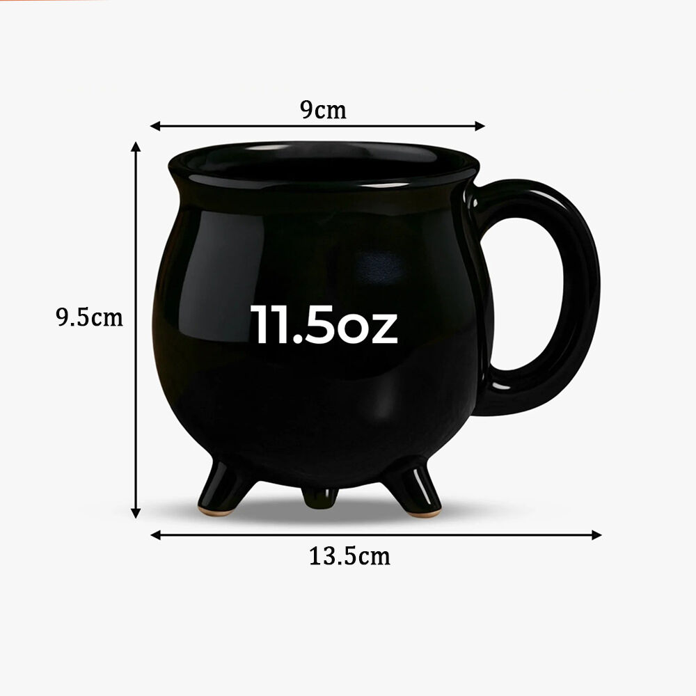 Taza de café personalizada con diseño de caldero fantasma y nombre personalizado, regalo de Halloween para la familia.